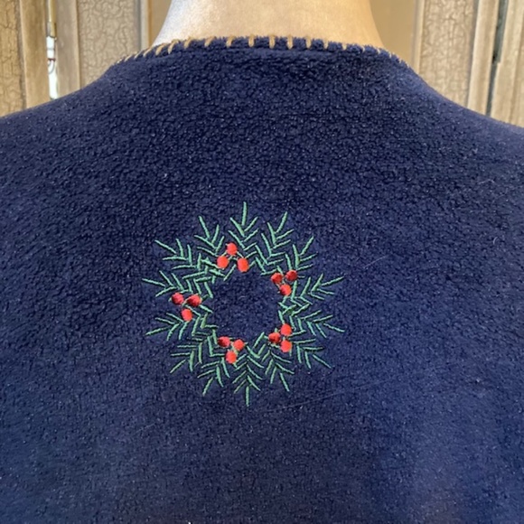 C & B woman’s fleece winter scene with lighthouse top - Picture 5 of 6